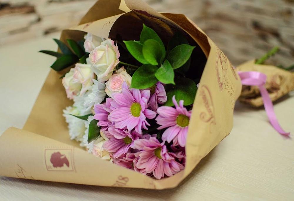 Букет цветов из: Розы и Хризантемы в Посёлок Центральной усадьбы совхоза Озёры