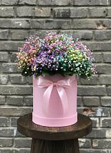 Цветочная композиция из Гипсофила и Розы в шляпной коробке в Посёлок Центральной усадьбы совхоза Озёры