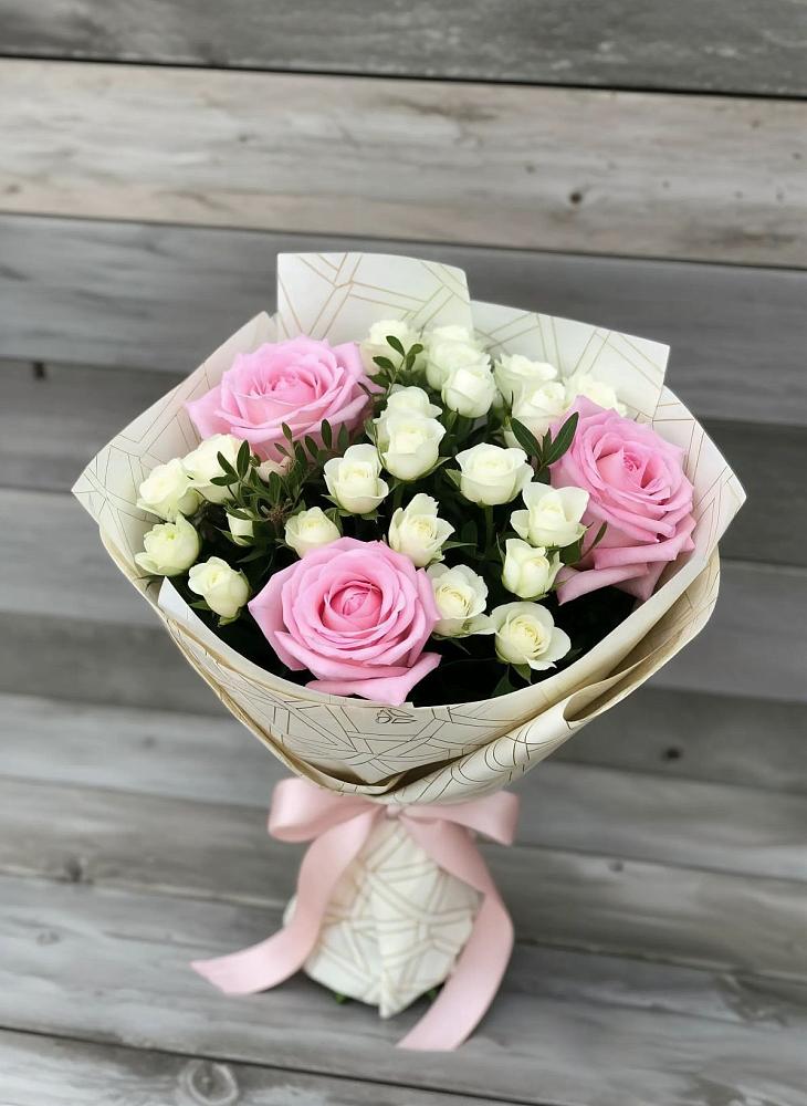 Букет цветов из: Розы в Посёлок Центральной усадьбы совхоза Озёры