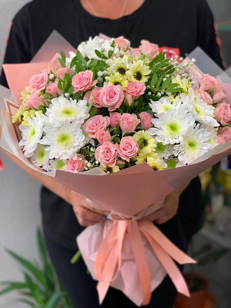 Букет цветов из: Розы и Хризантемы в Посёлок Центральной усадьбы совхоза Озёры