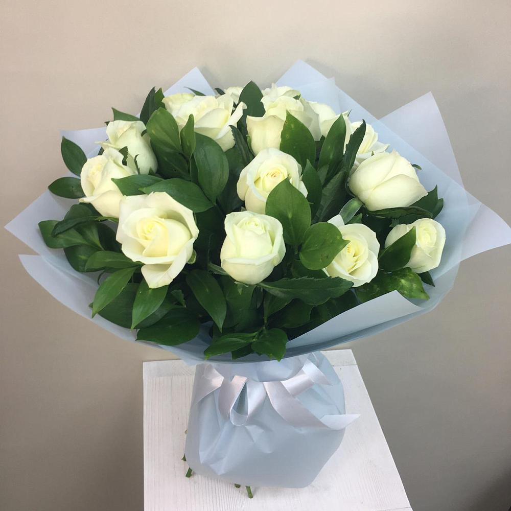 Букет 15 Белых роз Проуд в Посёлок Центральной усадьбы совхоза Озёры