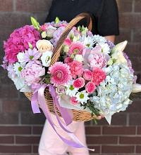 Цветочная композиция из Розы, Хризантемы, Пионы и Лизиантусы в корзине #REPLACE_PRED# Посёлок Центральной усадьбы совхоза Озёры