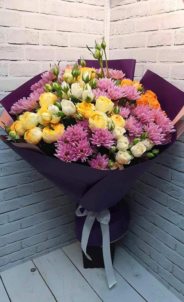 Букет цветов из: Хризантемы и Розы в Посёлок Центральной усадьбы совхоза Озёры