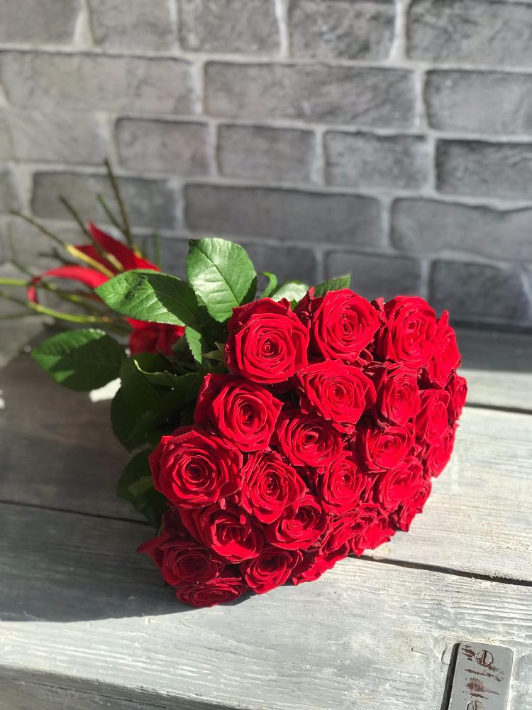 Букет Красные розы Фридом в Посёлок Центральной усадьбы совхоза Озёры