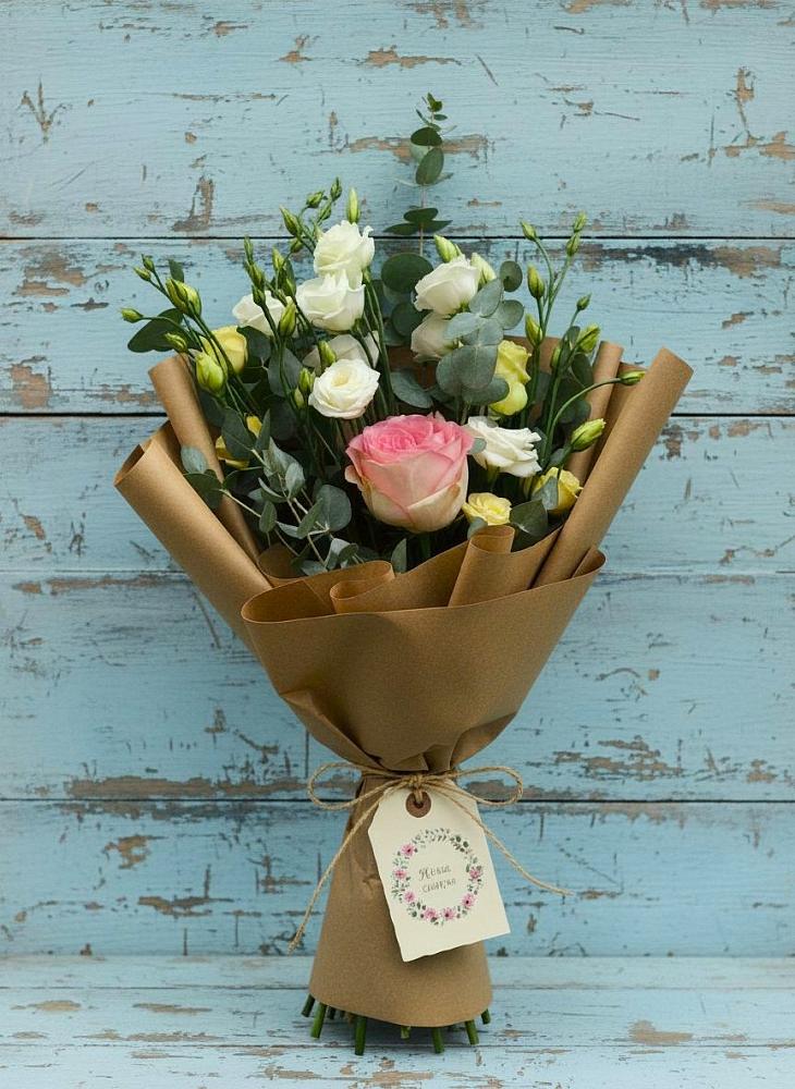 Букет цветов из: Розы и Лизиантусы в Посёлок Центральной усадьбы совхоза Озёры