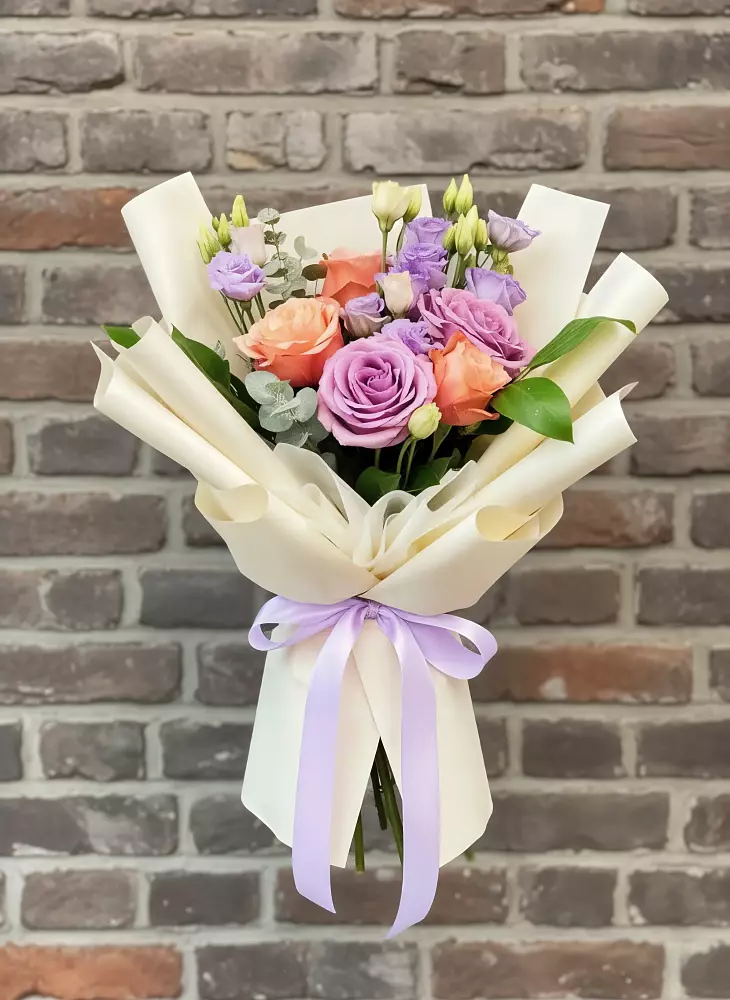 Букет цветов из: Лизиантусы и Розы в Посёлок Центральной усадьбы совхоза Озёры