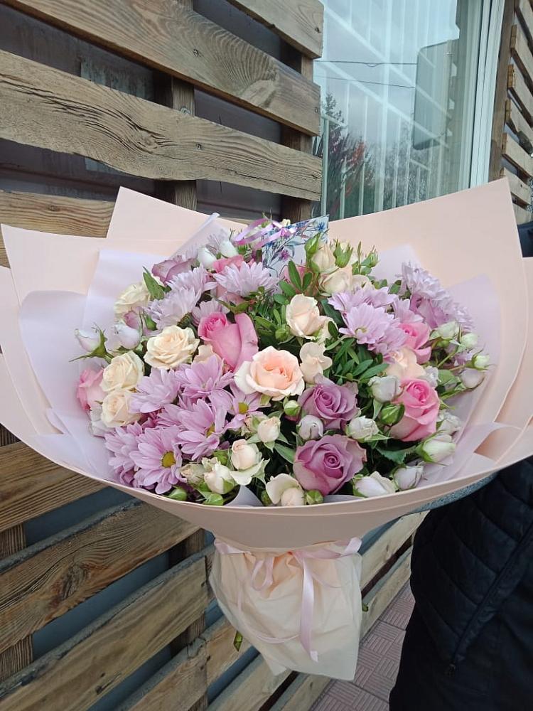 Букет цветов из: Розы и Хризантемы в Посёлок Центральной усадьбы совхоза Озёры