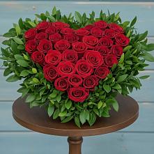 Цветочная композиция из Розы в виде сердца в Посёлок Центральной усадьбы совхоза Озёры