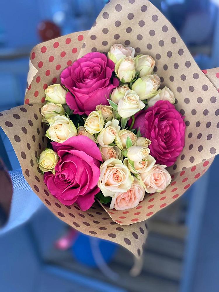 Букет цветов из: Розы в Посёлок Центральной усадьбы совхоза Озёры