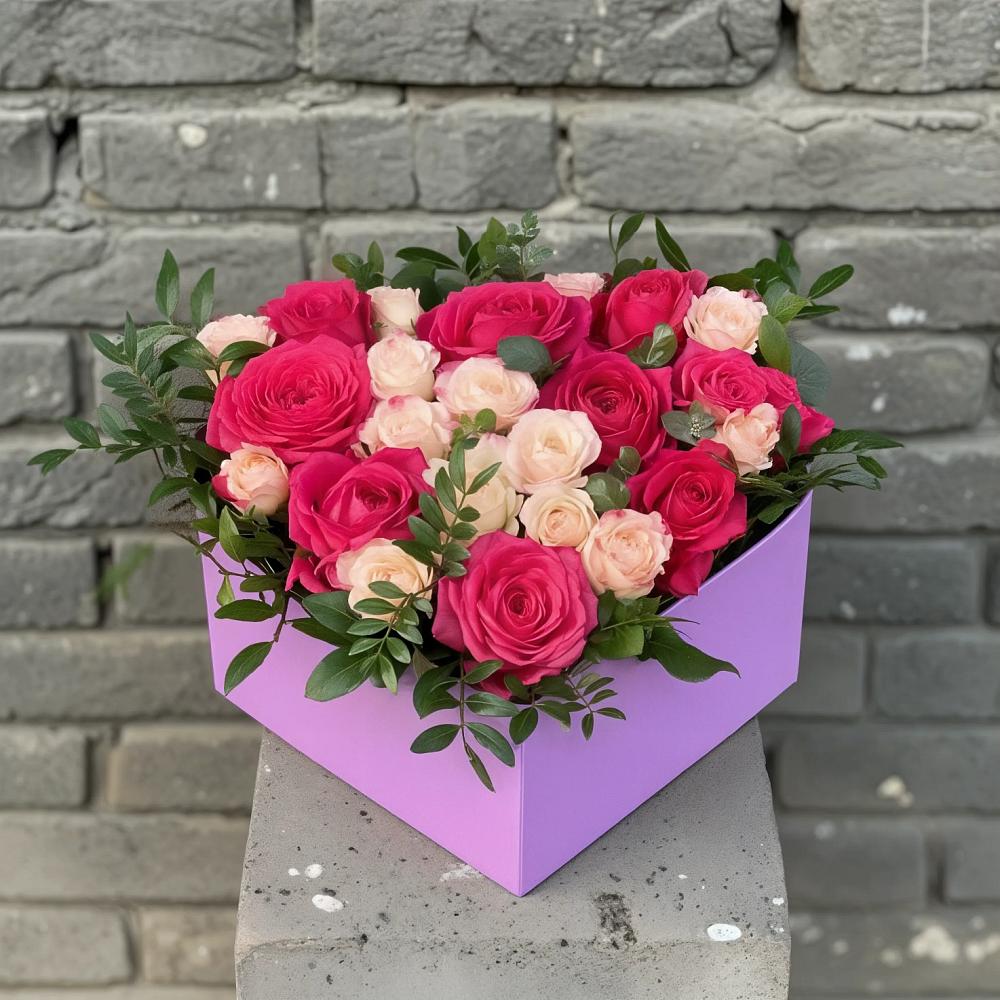 Цветочная композиция из Розы в коробке в Посёлок Центральной усадьбы совхоза Озёры