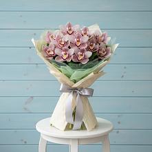 Букет цветов из:  Орхидеи и Розы в Посёлок Центральной усадьбы совхоза Озёры