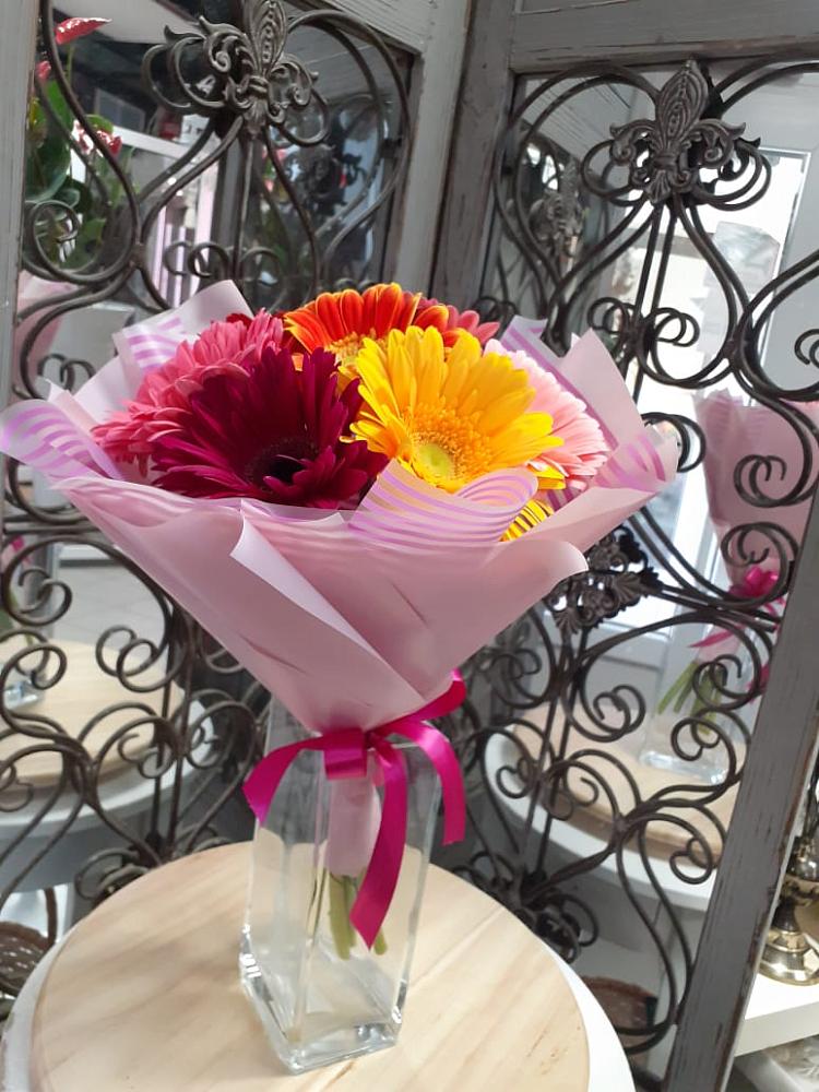 Букет цветов из: Герберы в Посёлок Центральной усадьбы совхоза Озёры