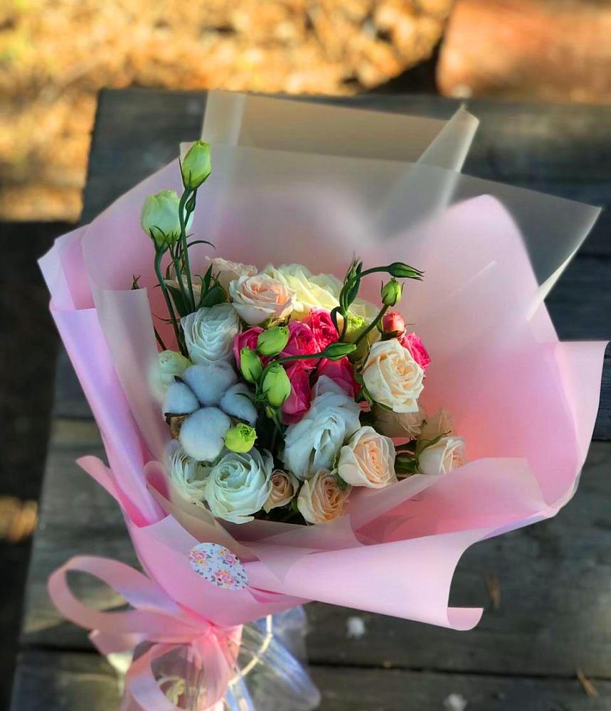 Букет цветов из: Розы и Лизиантусы в Посёлок Центральной усадьбы совхоза Озёры