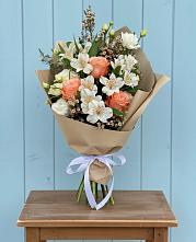 Букет цветов из:  Альстромерии, Лизиантусы, Розы и Хризантемы в Посёлок Центральной усадьбы совхоза Озёры