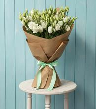 Букет цветов из:  Лизиантусы в Посёлок Центральной усадьбы совхоза Озёры