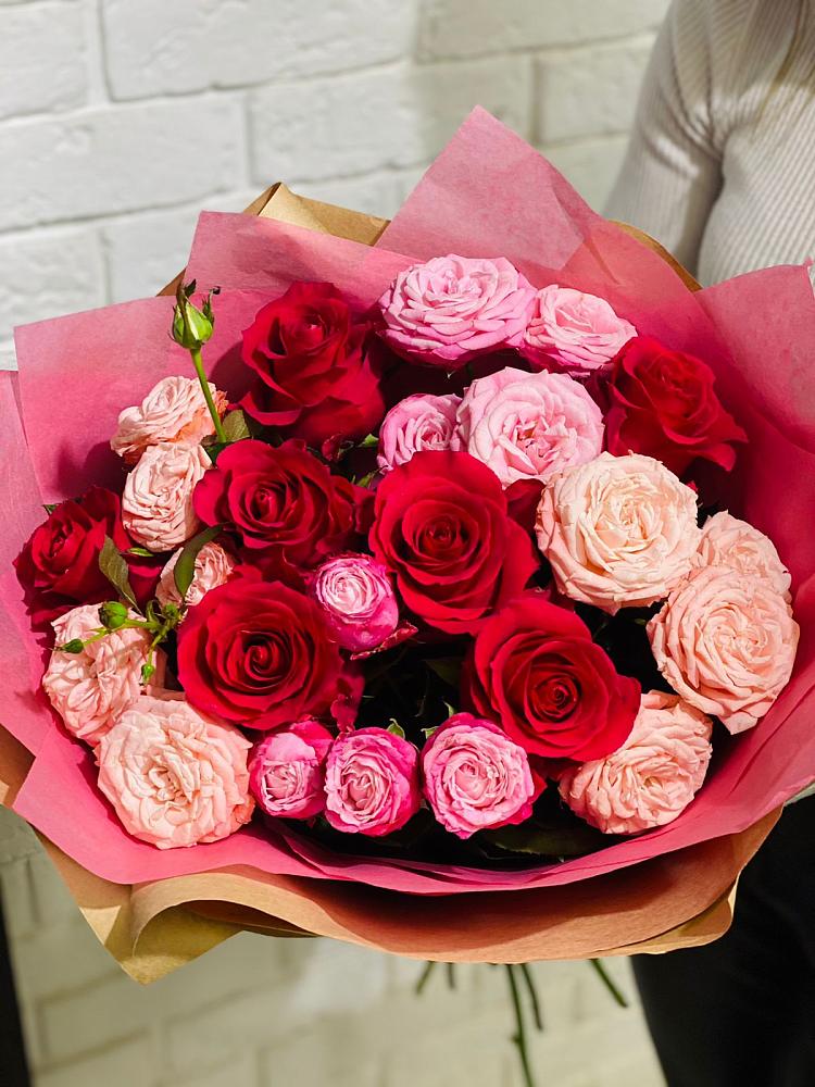 Букет цветов из: Розы в Посёлок Центральной усадьбы совхоза Озёры