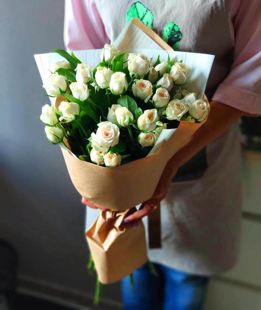 Букет цветов из: Розы в Посёлок Центральной усадьбы совхоза Озёры