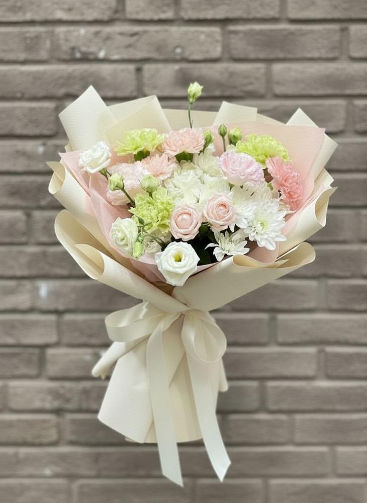 Букет цветов из: Гвоздики, Розы, Лизиантусы и Хризантемы в Посёлок Центральной усадьбы совхоза Озёры