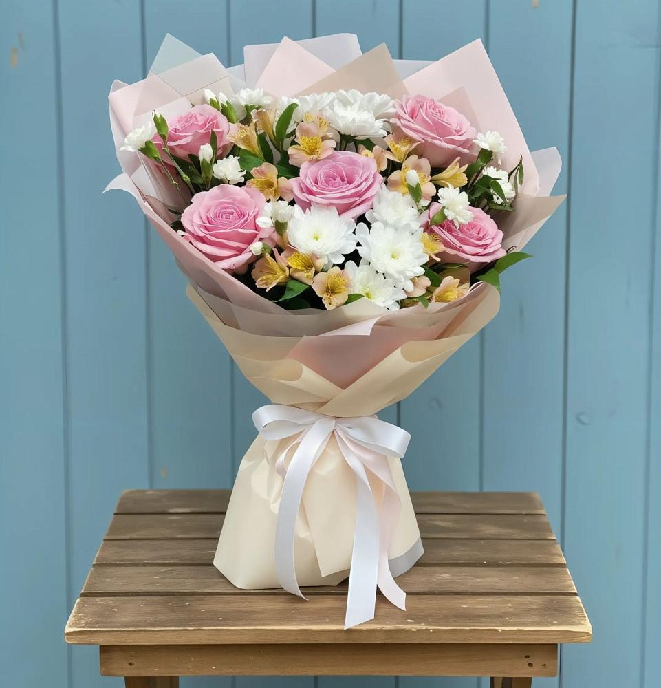 Букет цветов из: Гвоздики, Орхидеи и Розы в Посёлок Центральной усадьбы совхоза Озёры