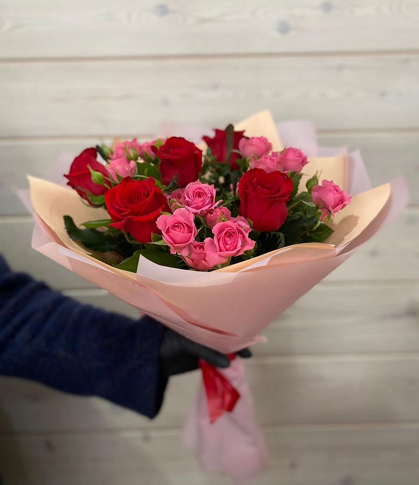 Букет цветов из: Розы в Посёлок Центральной усадьбы совхоза Озёры