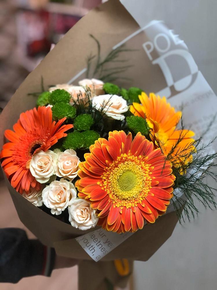 Букет цветов из: Герберы, Хризантемы и Розы в Посёлок Центральной усадьбы совхоза Озёры