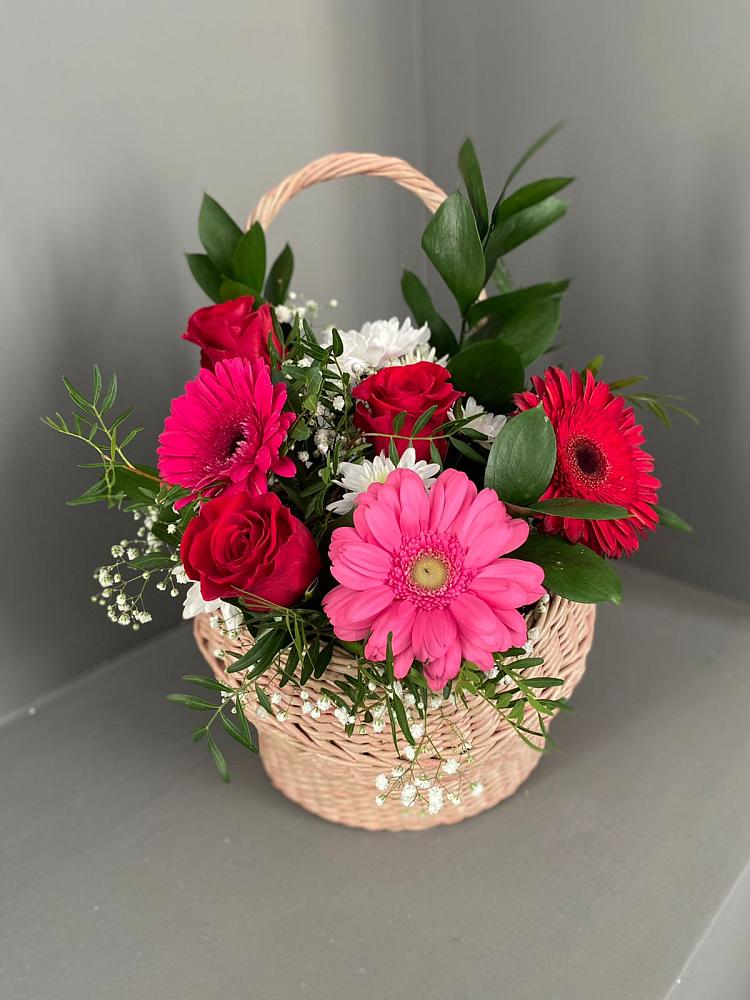 Цветочная композиция из Розы, Хризантемы и Герберы в корзине в Посёлок Центральной усадьбы совхоза Озёры