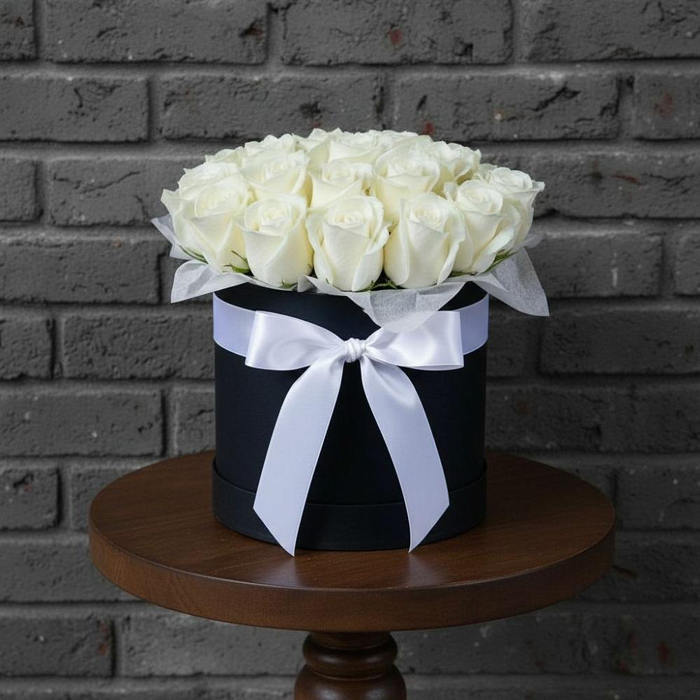 Цветочная композиция из Розы в шляпной коробке в Посёлок Центральной усадьбы совхоза Озёры