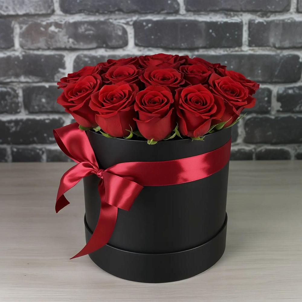 Цветочная композиция из Розы в шляпной коробке в Посёлок Центральной усадьбы совхоза Озёры