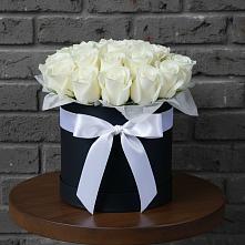 Цветочная композиция из Розы в шляпной коробке в Посёлок Центральной усадьбы совхоза Озёры